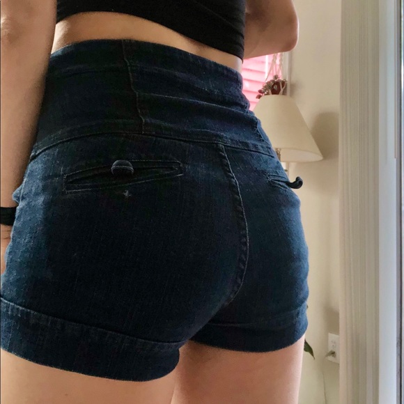 High Waisted Stretchy Vintage Shorts - Picture 2 of 6